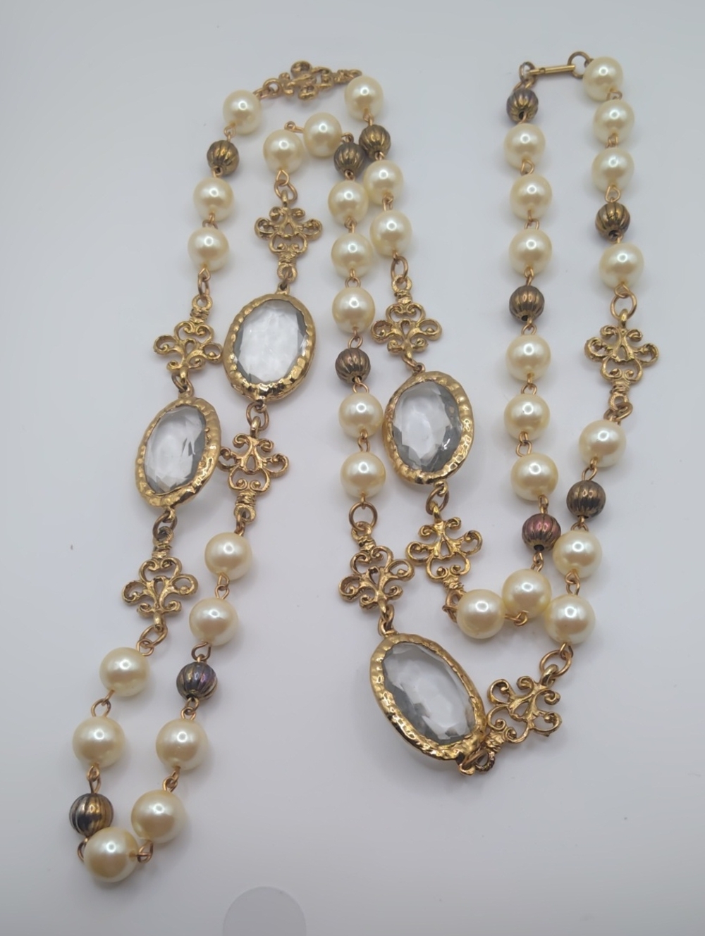 Carol Dauplaise Glass Pearl Gold Tone And Glass Beaded Necklace Vintage - Picture 1 of 8